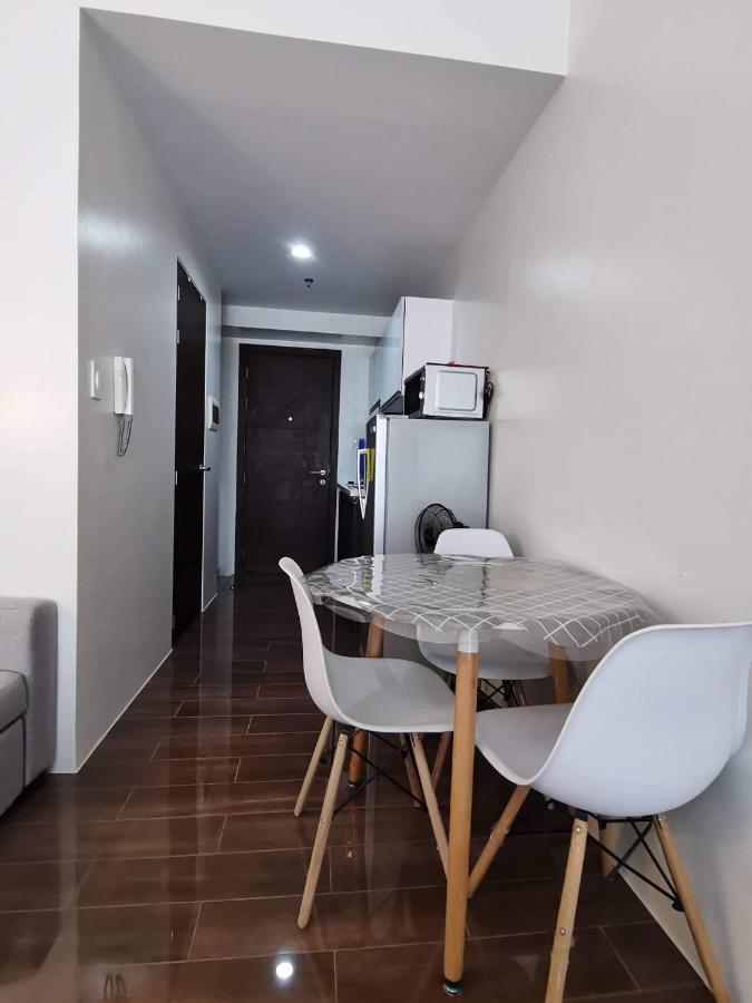 Fully Furnished Studio With Balcony In Air Residences Makati Philippines Manila Esterno foto